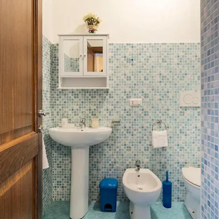 Апартаменты And Life *